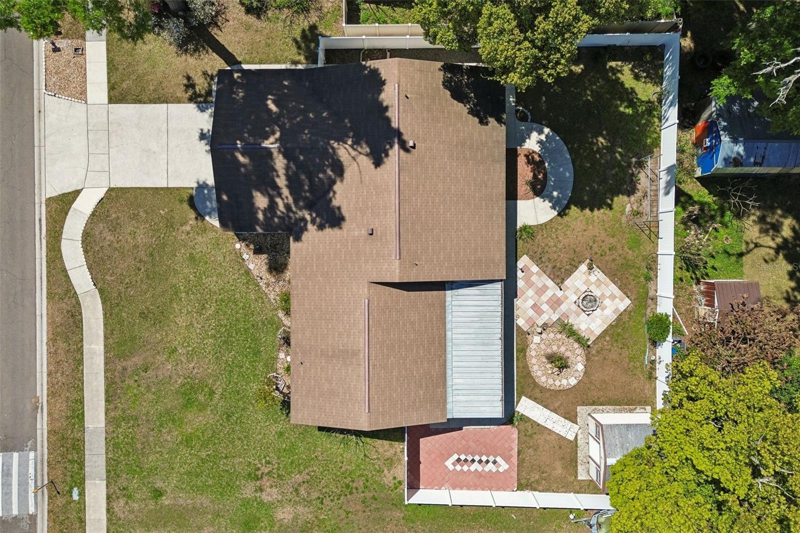 Listing photo id 49 for 2505 Linden Tree Street