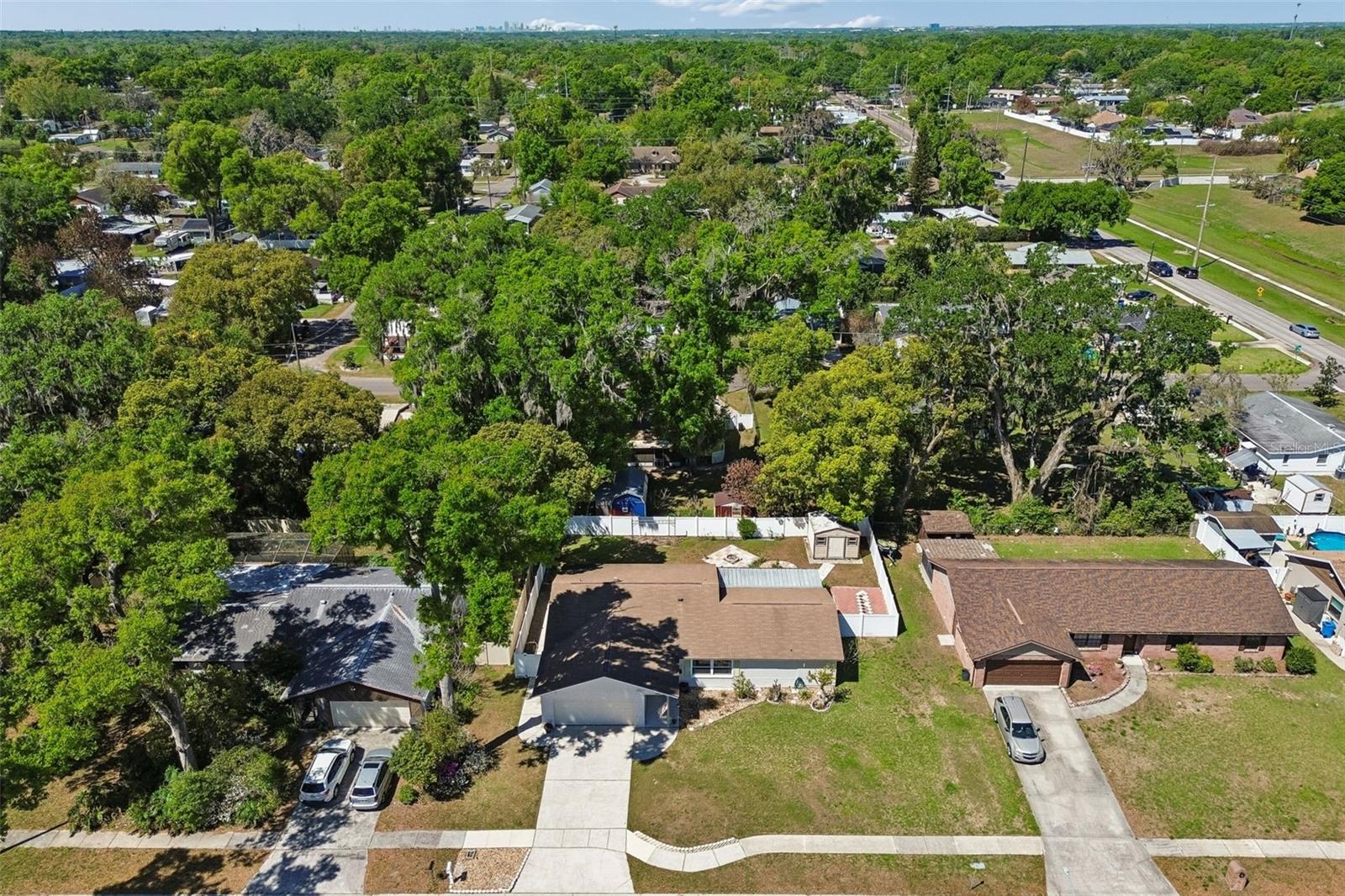 Listing photo id 52 for 2505 Linden Tree Street