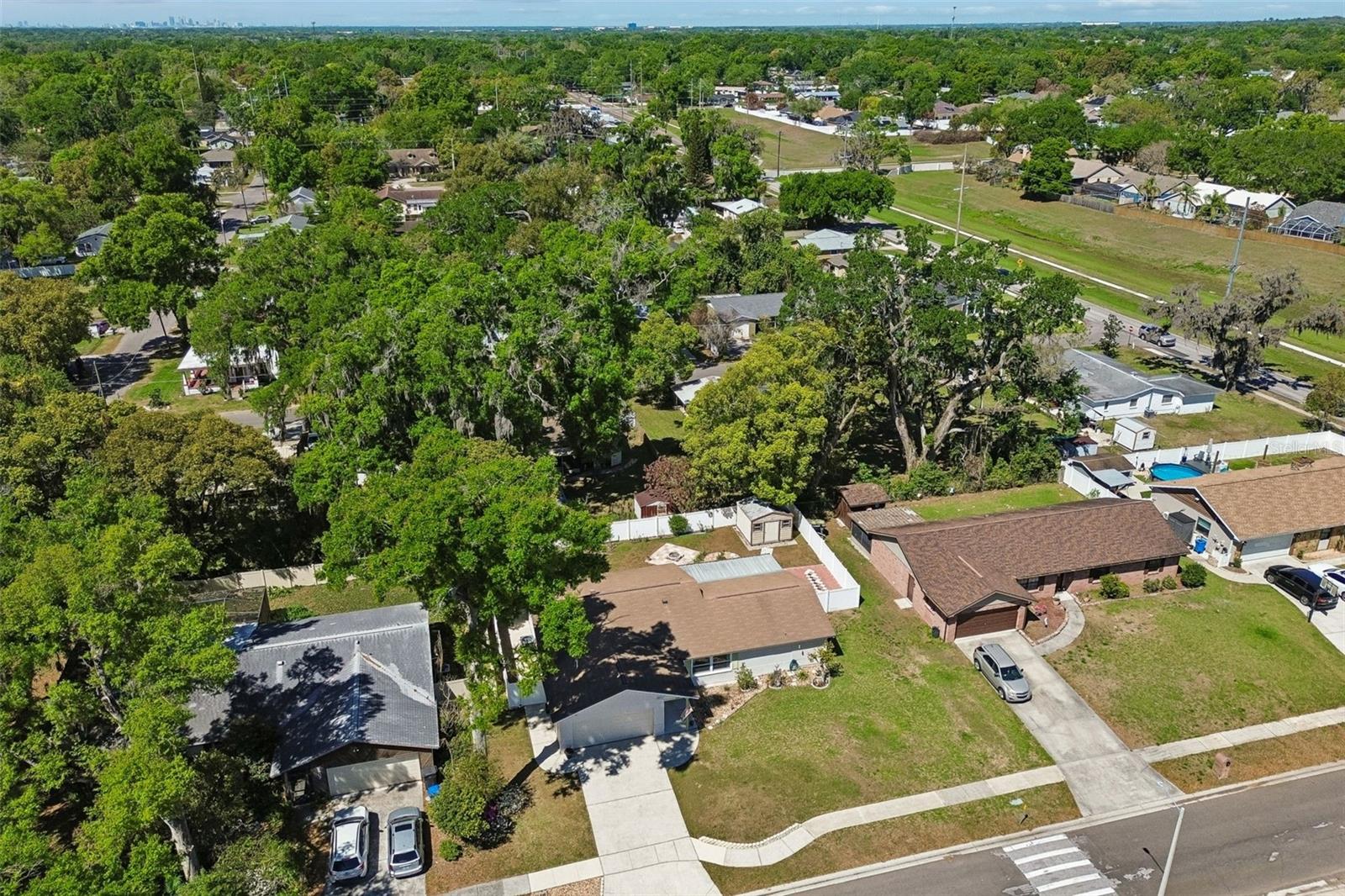 Listing photo id 53 for 2505 Linden Tree Street