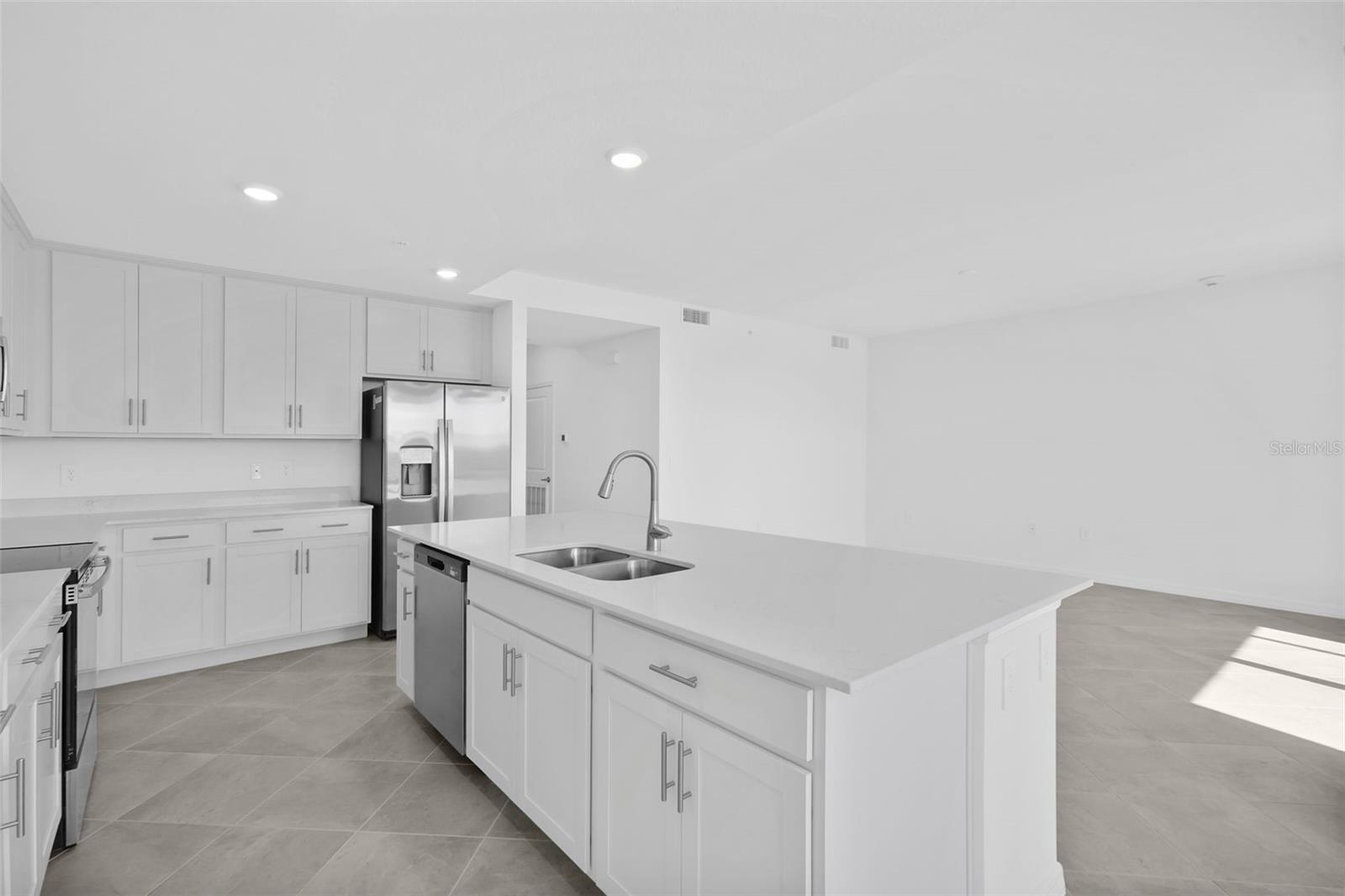 Image 14 of 22 For 19116 Scallop Loop 102