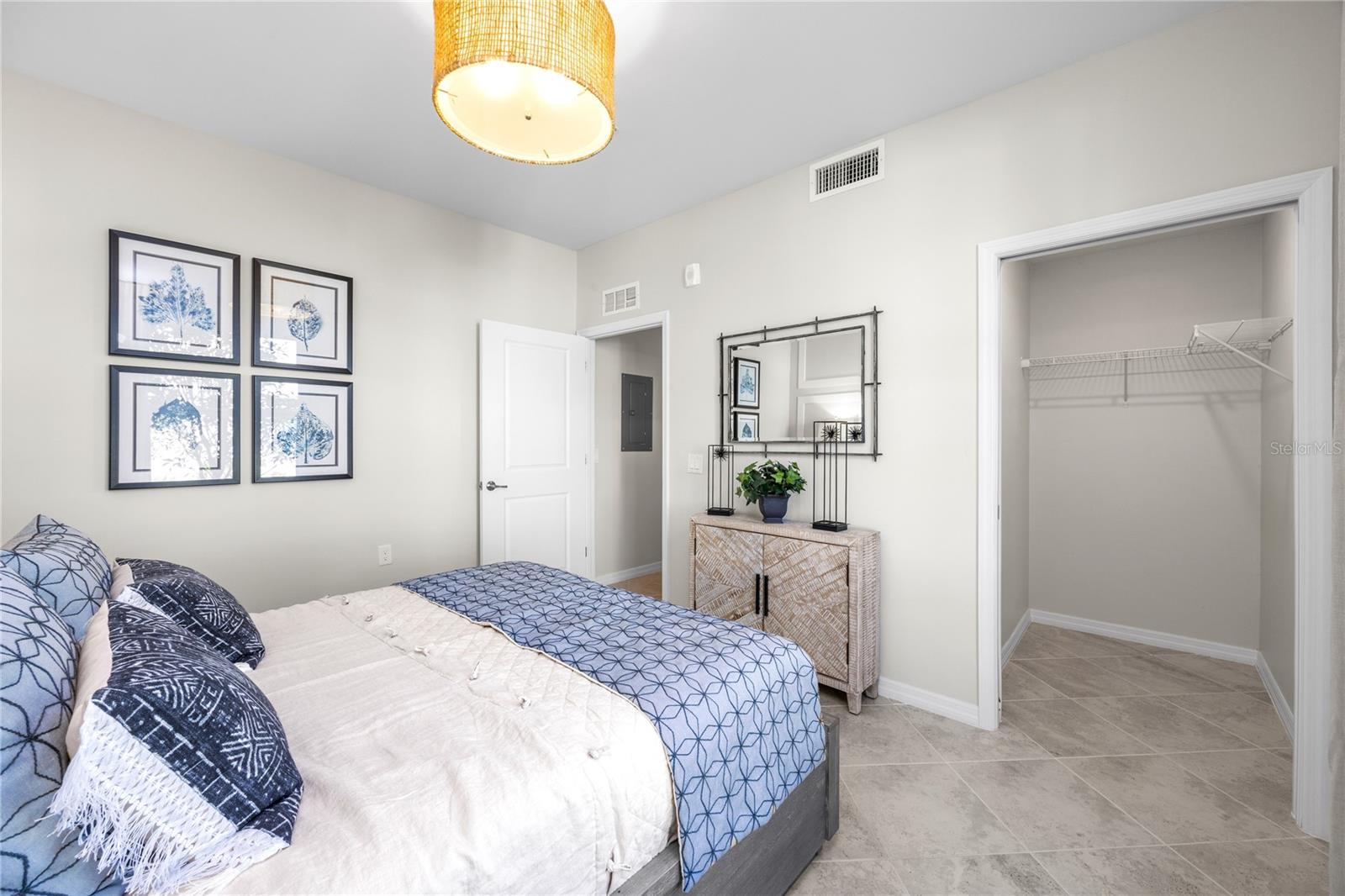 Image 22 of 24 For 19007 Scallop Loop 108