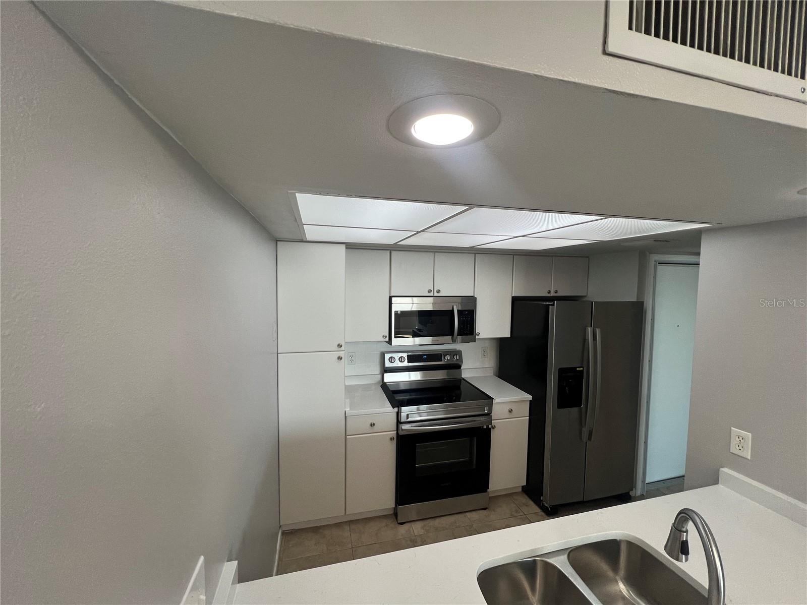 Image 4 of 34 For 2620 Cove Cay Drive 1003