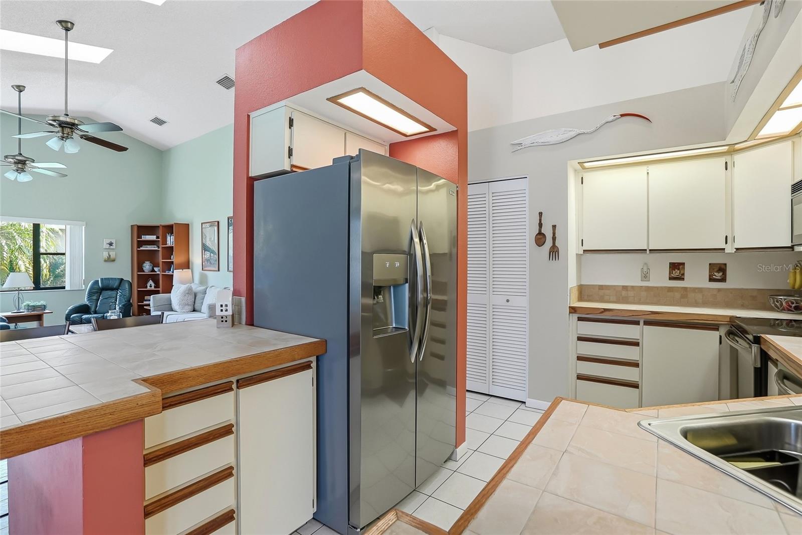 Image 21 of 67 For 846 Centerwood Drive