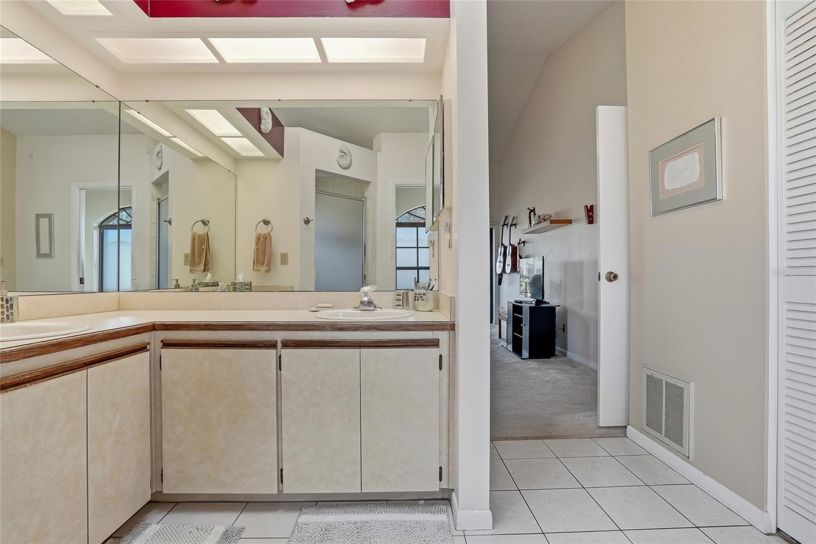 Image 34 of 67 For 846 Centerwood Drive