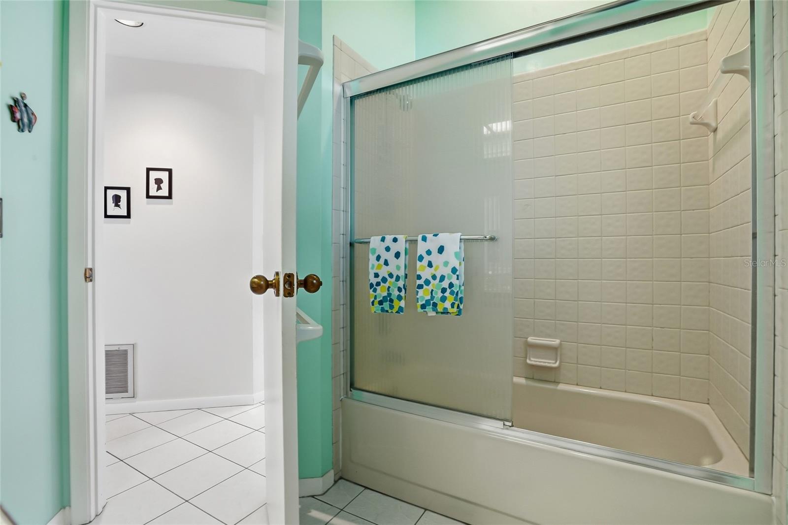 Image 43 of 67 For 846 Centerwood Drive