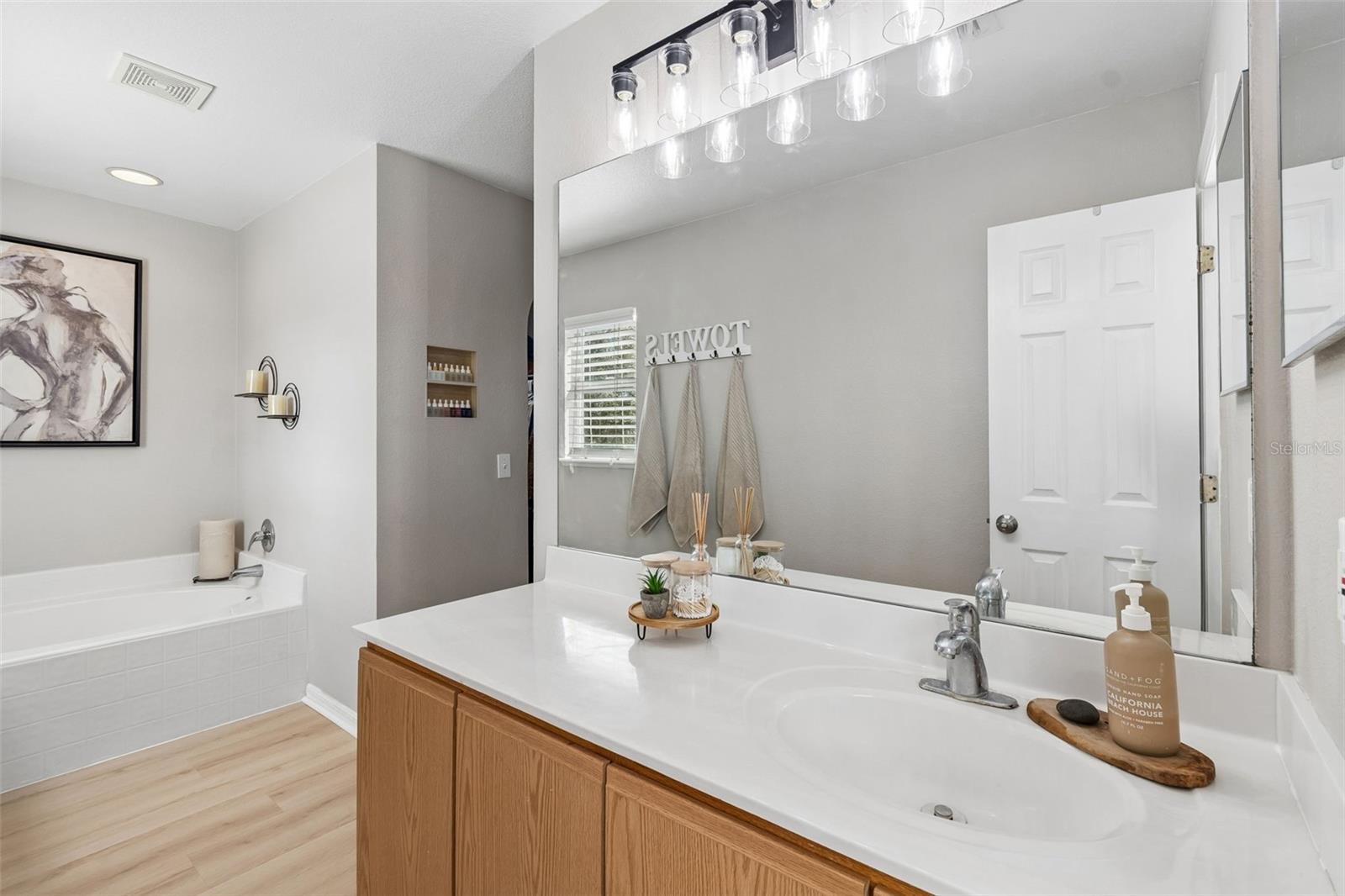 Image 10 of 74 For 31537 Earn Drive