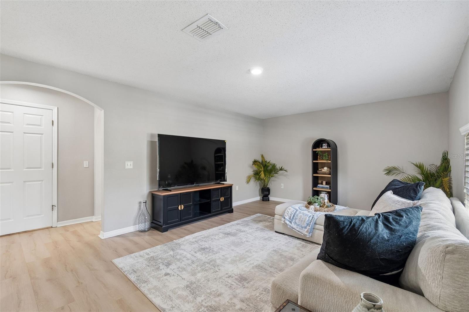 Image 33 of 74 For 31537 Earn Drive