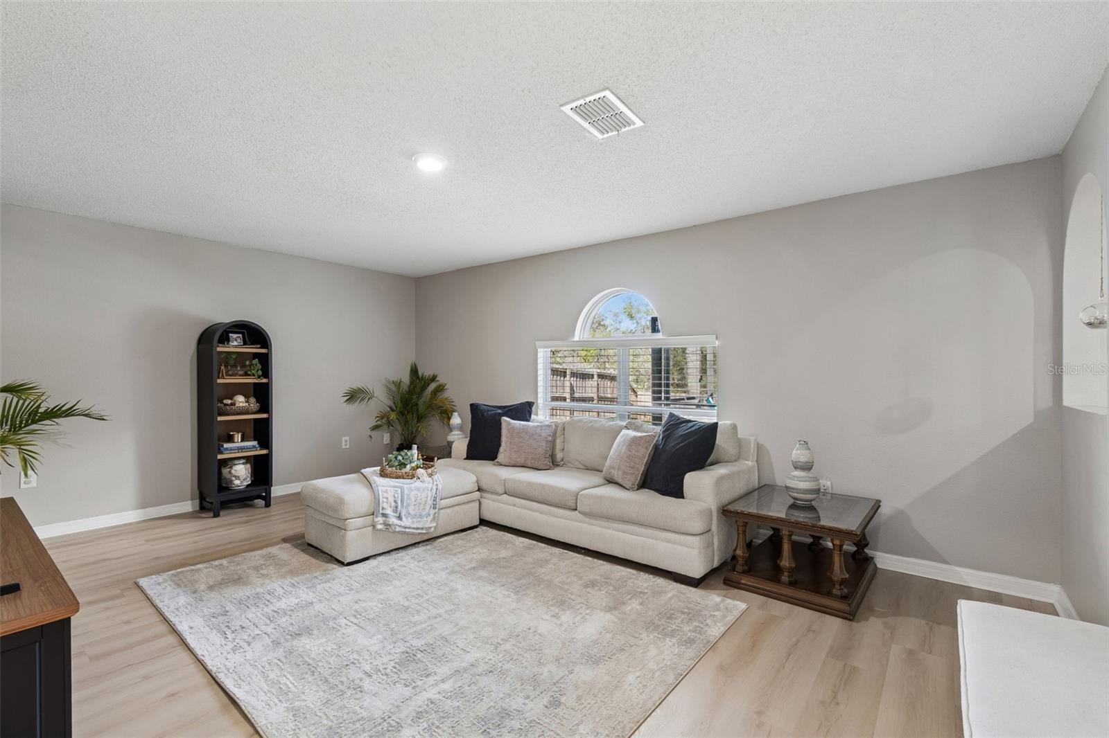 Image 6 of 74 For 31537 Earn Drive