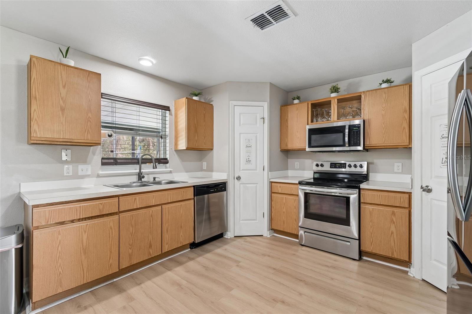 Image 8 of 74 For 31537 Earn Drive