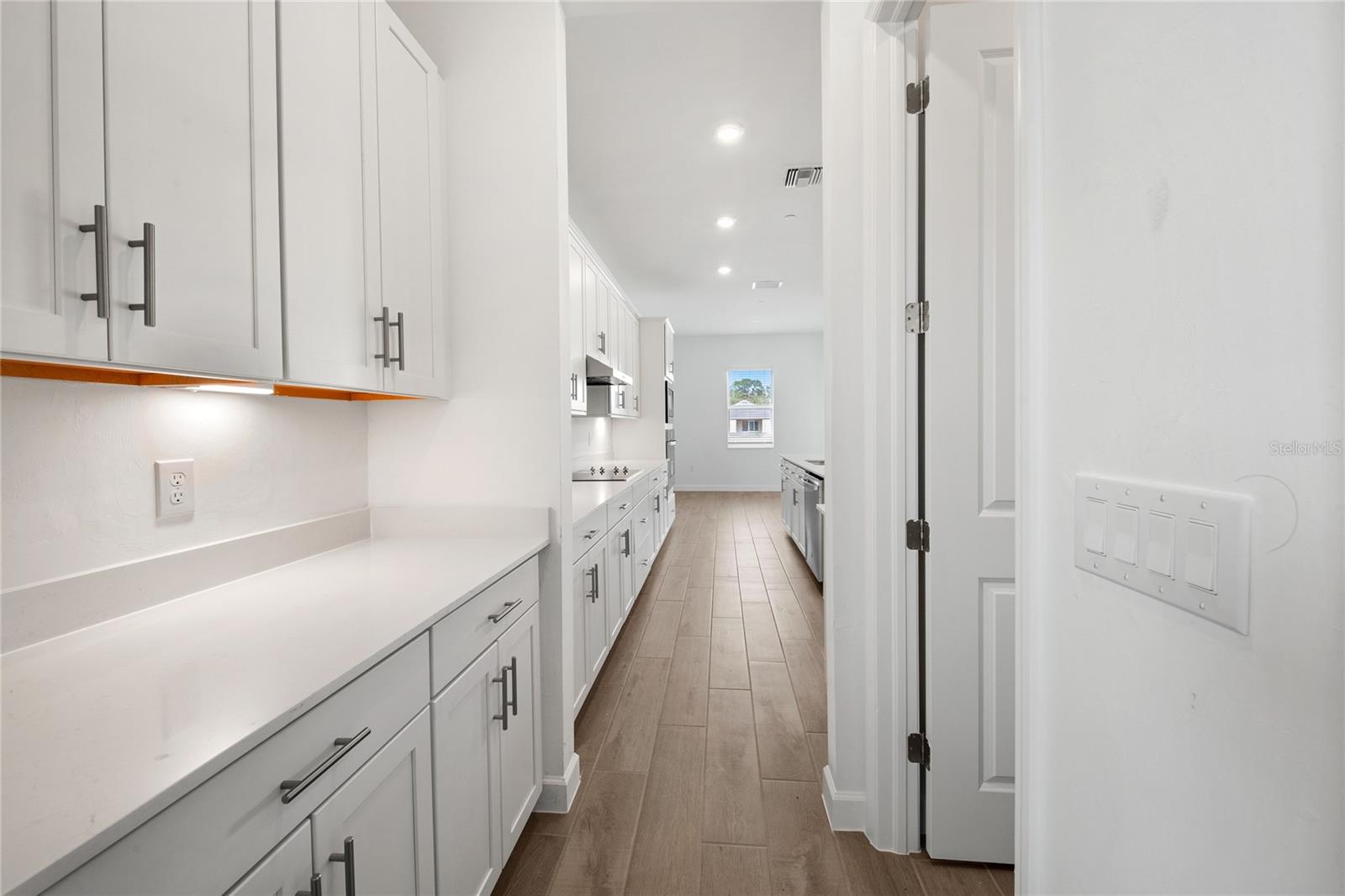 Image 2 of 36 For 19111 Scallop Loop