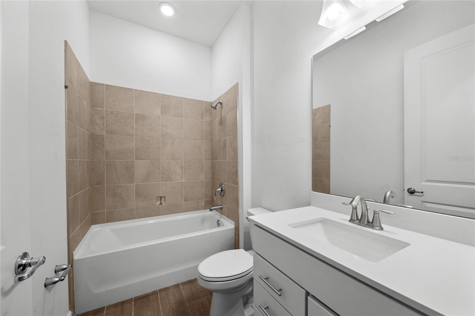 Image 28 of 36 For 19111 Scallop Loop