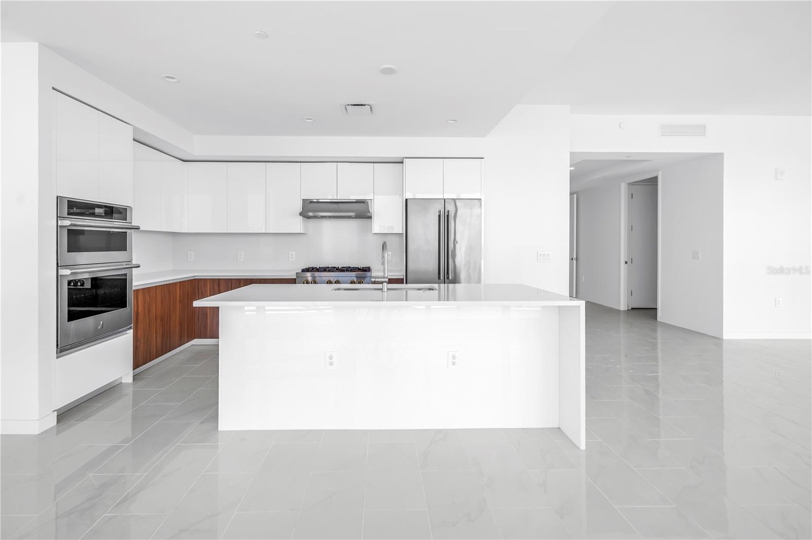 Image 14 of 72 For 400 Central Avenue 1001