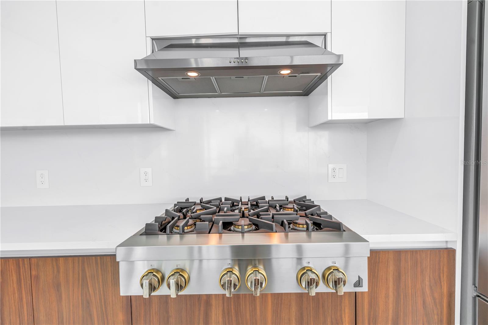 Image 17 of 72 For 400 Central Avenue 1001