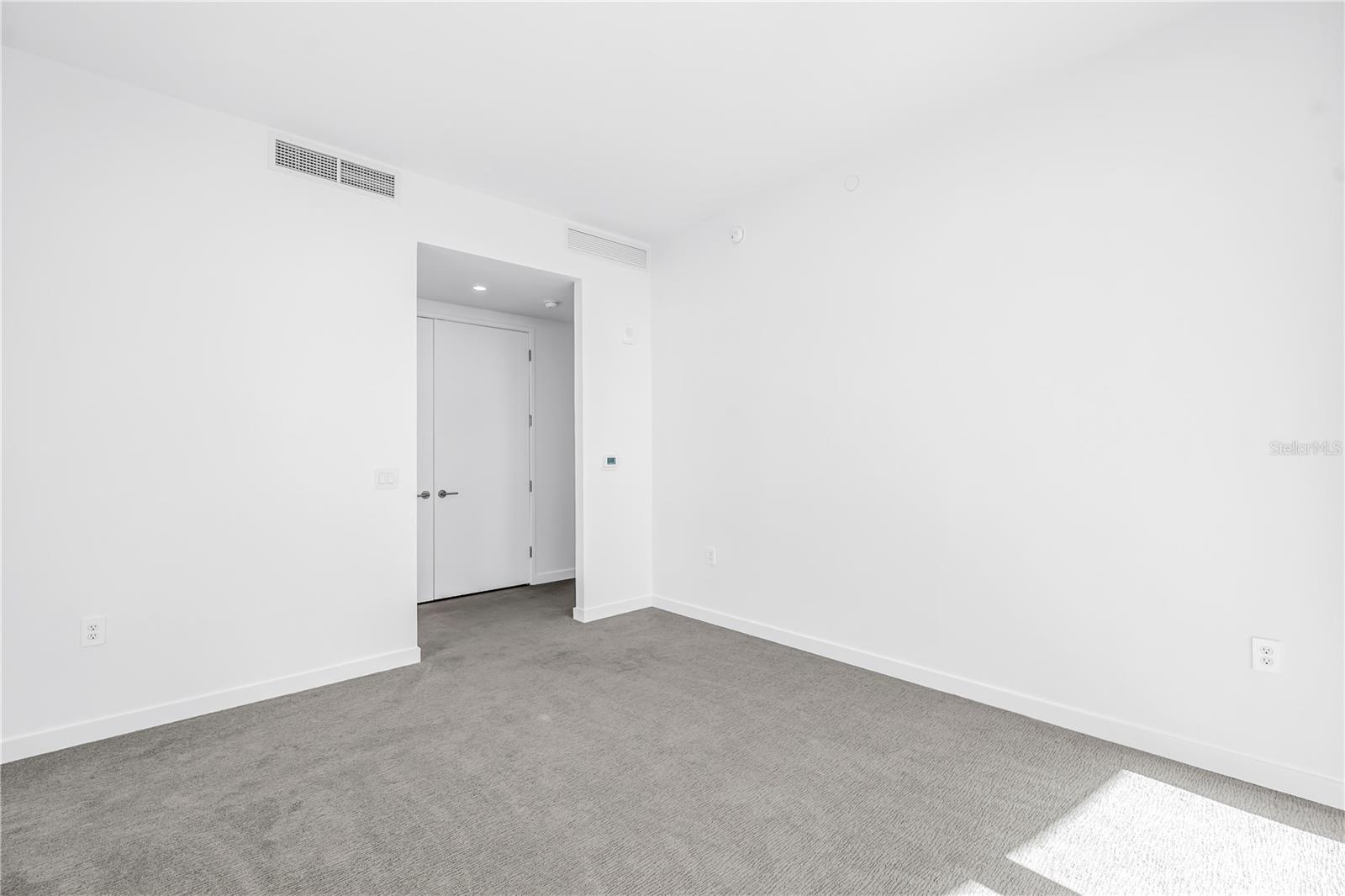 Image 25 of 72 For 400 Central Avenue 1001