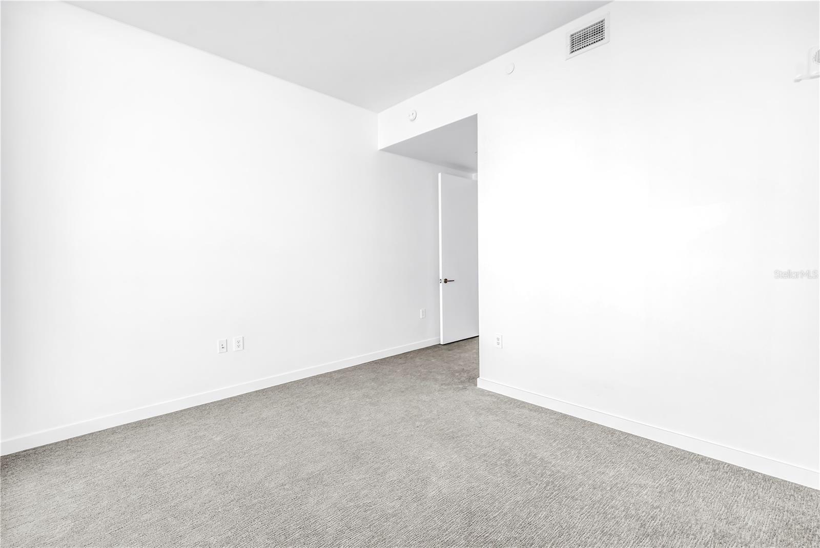 Image 37 of 72 For 400 Central Avenue 1001