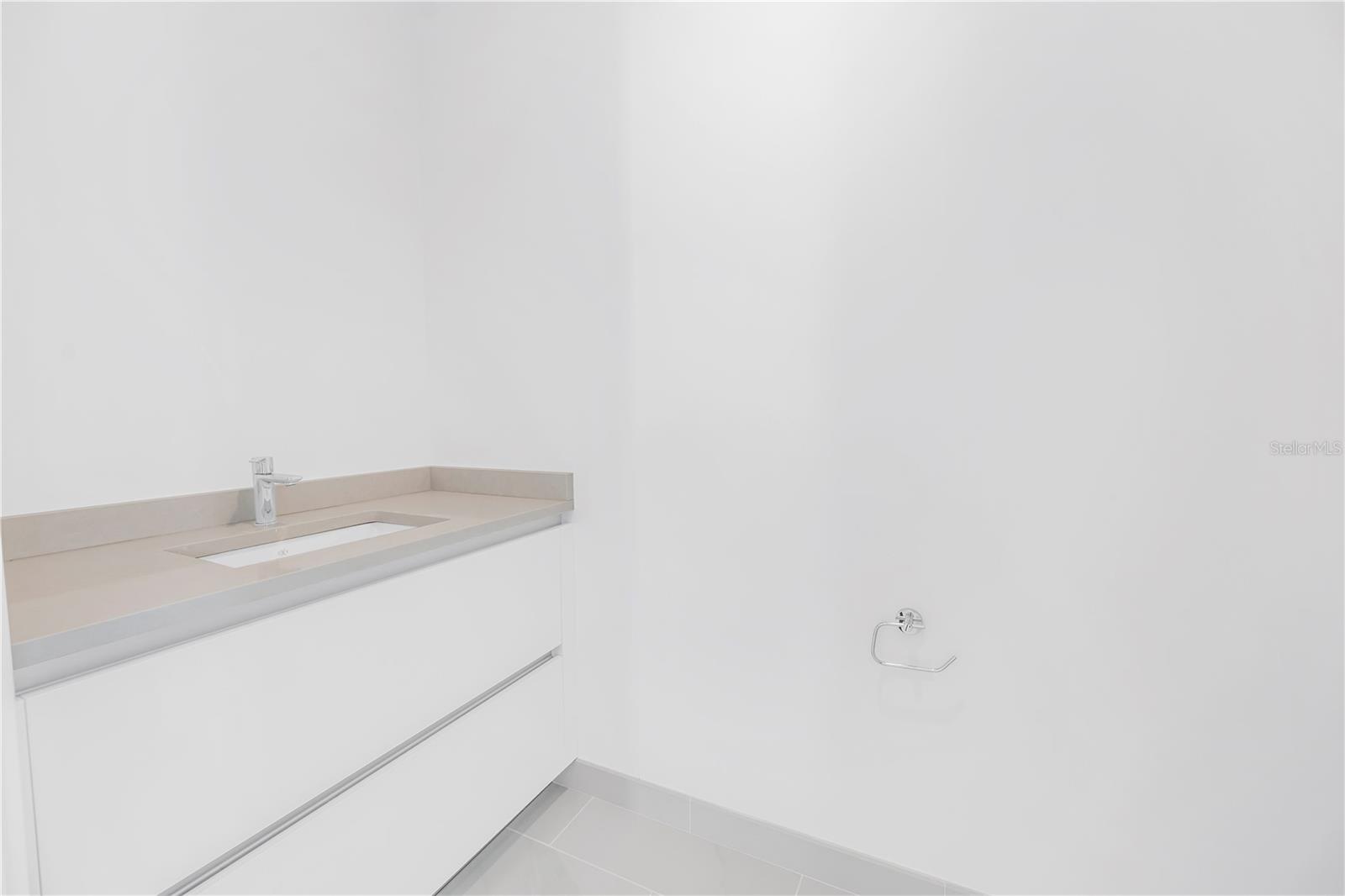 Image 40 of 72 For 400 Central Avenue 1001