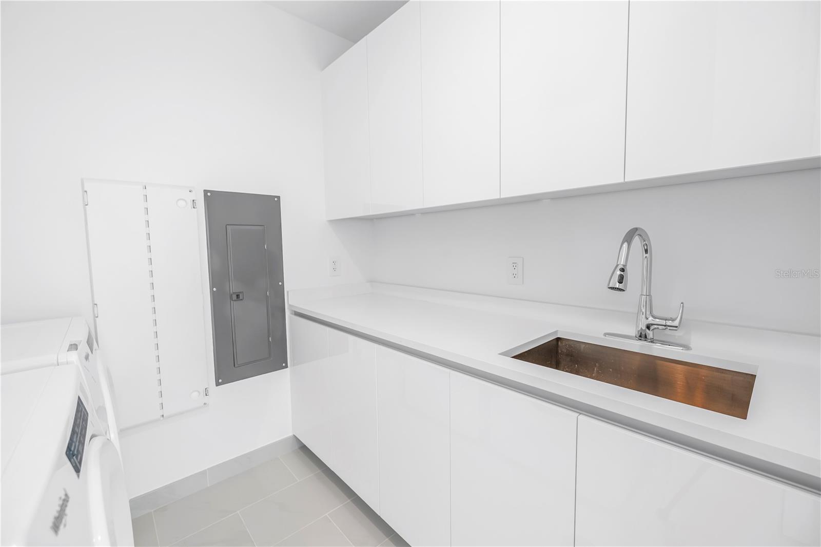 Image 42 of 72 For 400 Central Avenue 1001