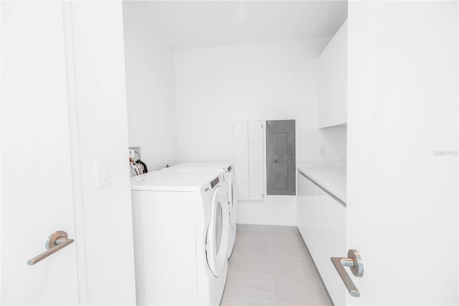 Image 44 of 72 For 400 Central Avenue 1001