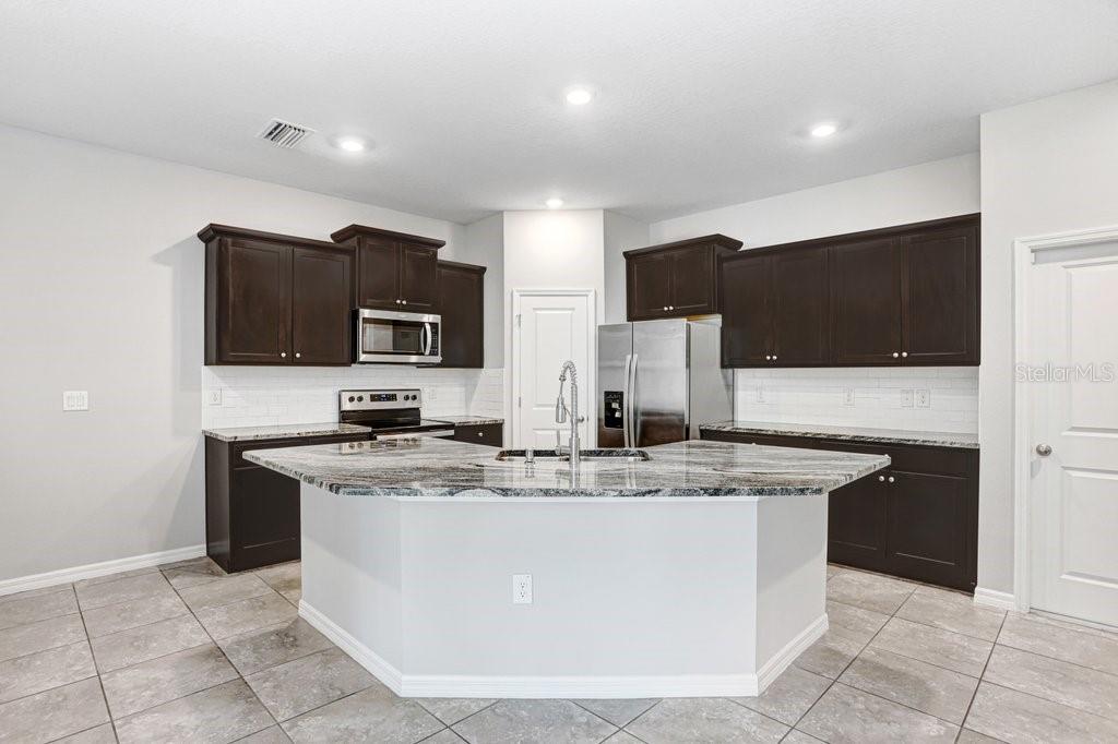 Image 4 of 54 For 31398 Mango Fade Way