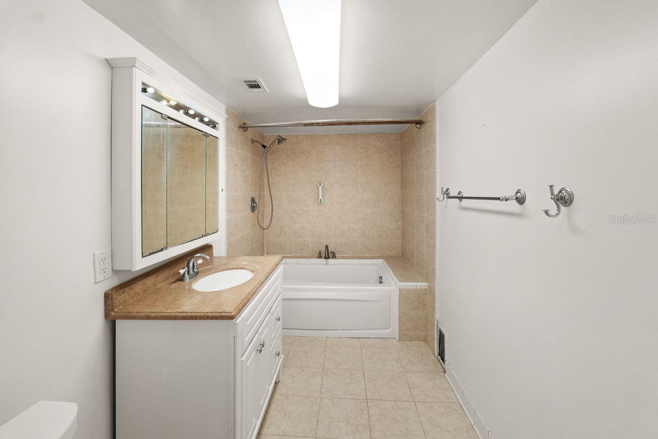Image 14 of 22 For 6870 Parkside Drive