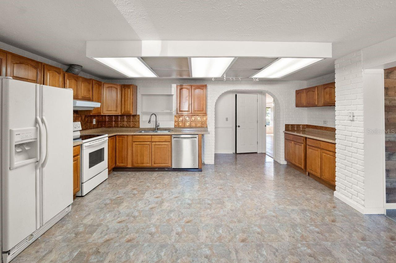 Image 6 of 22 For 6870 Parkside Drive