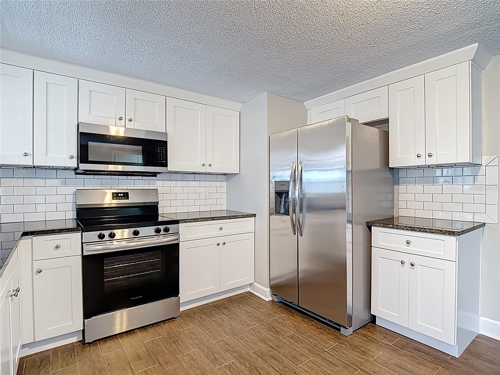 Image 18 of 53 For 13732 Plumosa Avenue