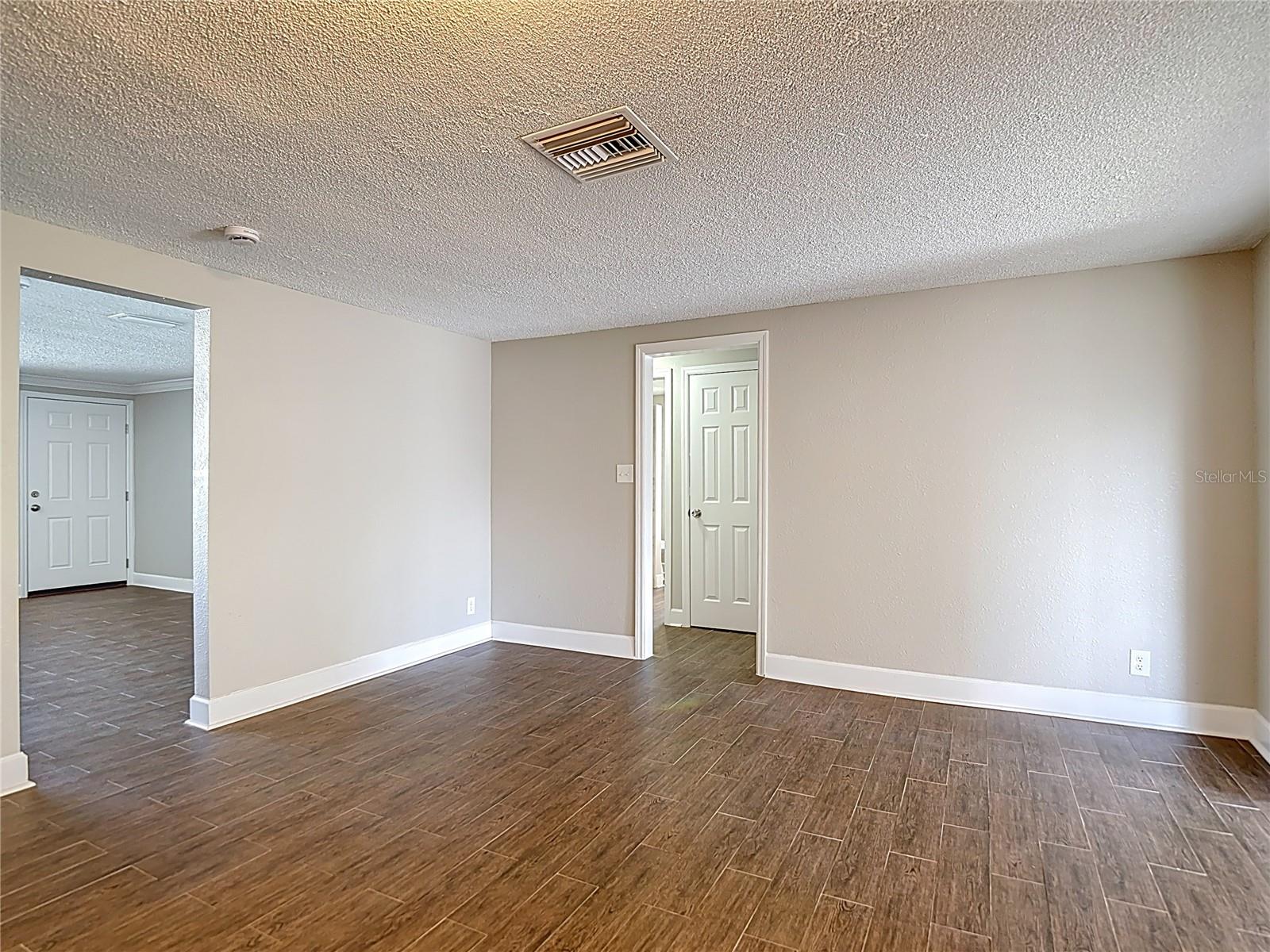 Image 21 of 53 For 13732 Plumosa Avenue