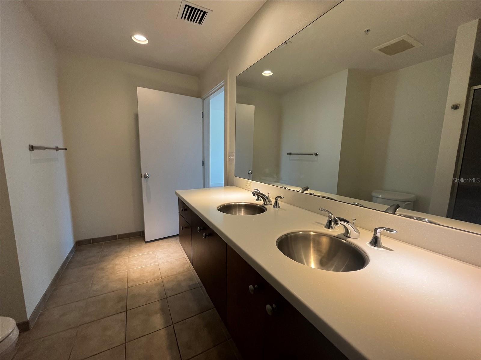 Image 12 of 36 For 1208 Kennedy Boulevard 614