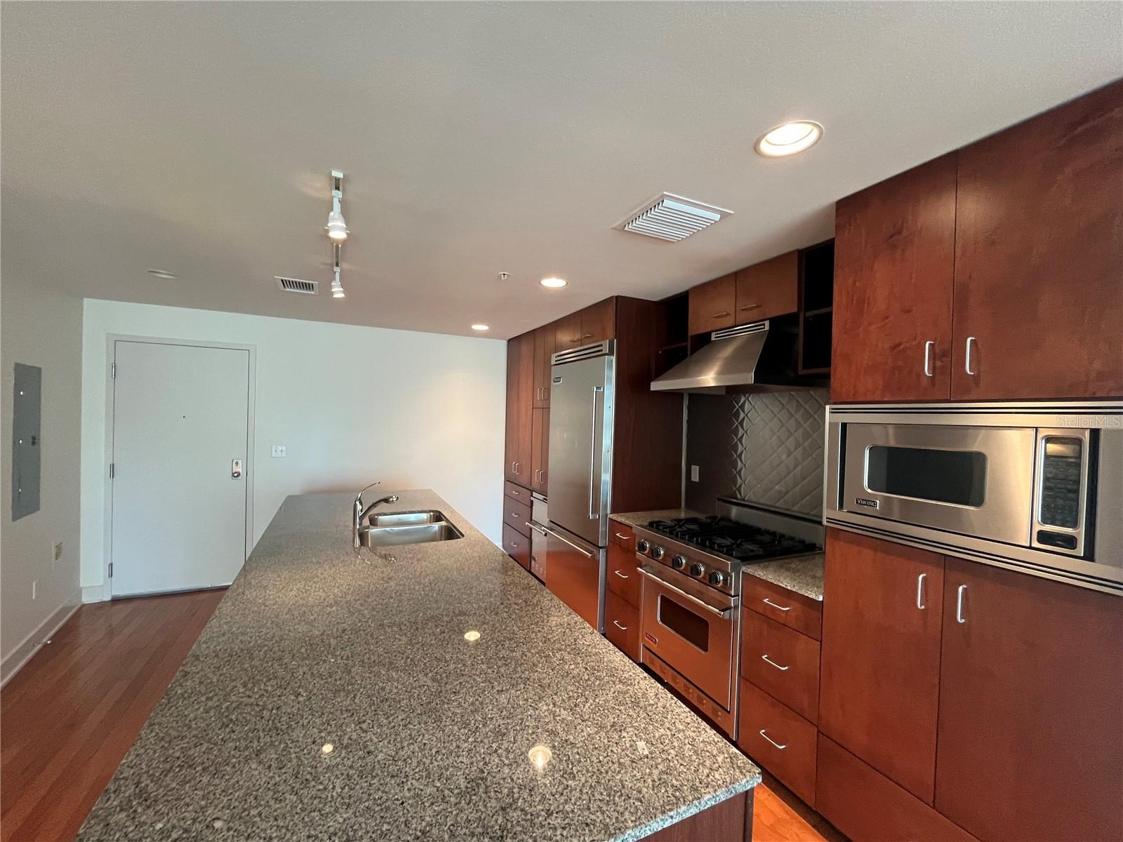 Image 4 of 36 For 1208 Kennedy Boulevard 614