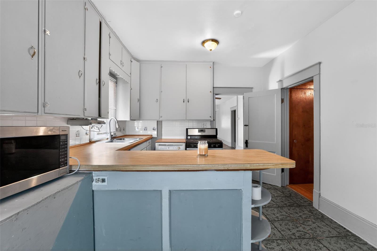 Image 10 of 30 For 118 Drew Street