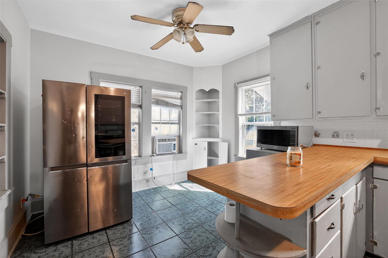 Image 11 of 30 For 118 Drew Street