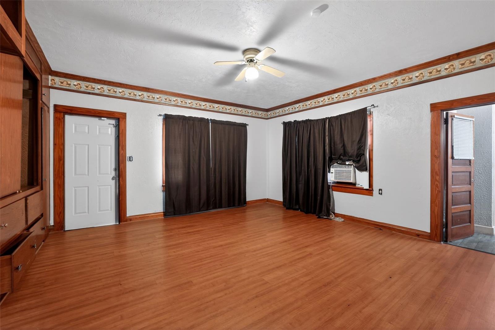 Image 15 of 30 For 118 Drew Street