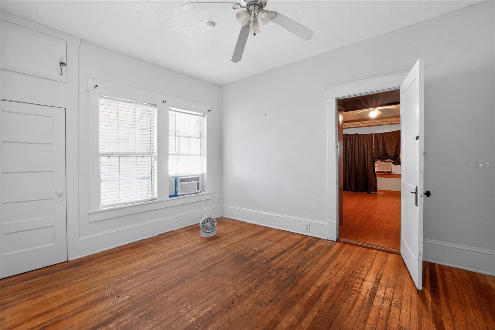 Image 16 of 30 For 118 Drew Street