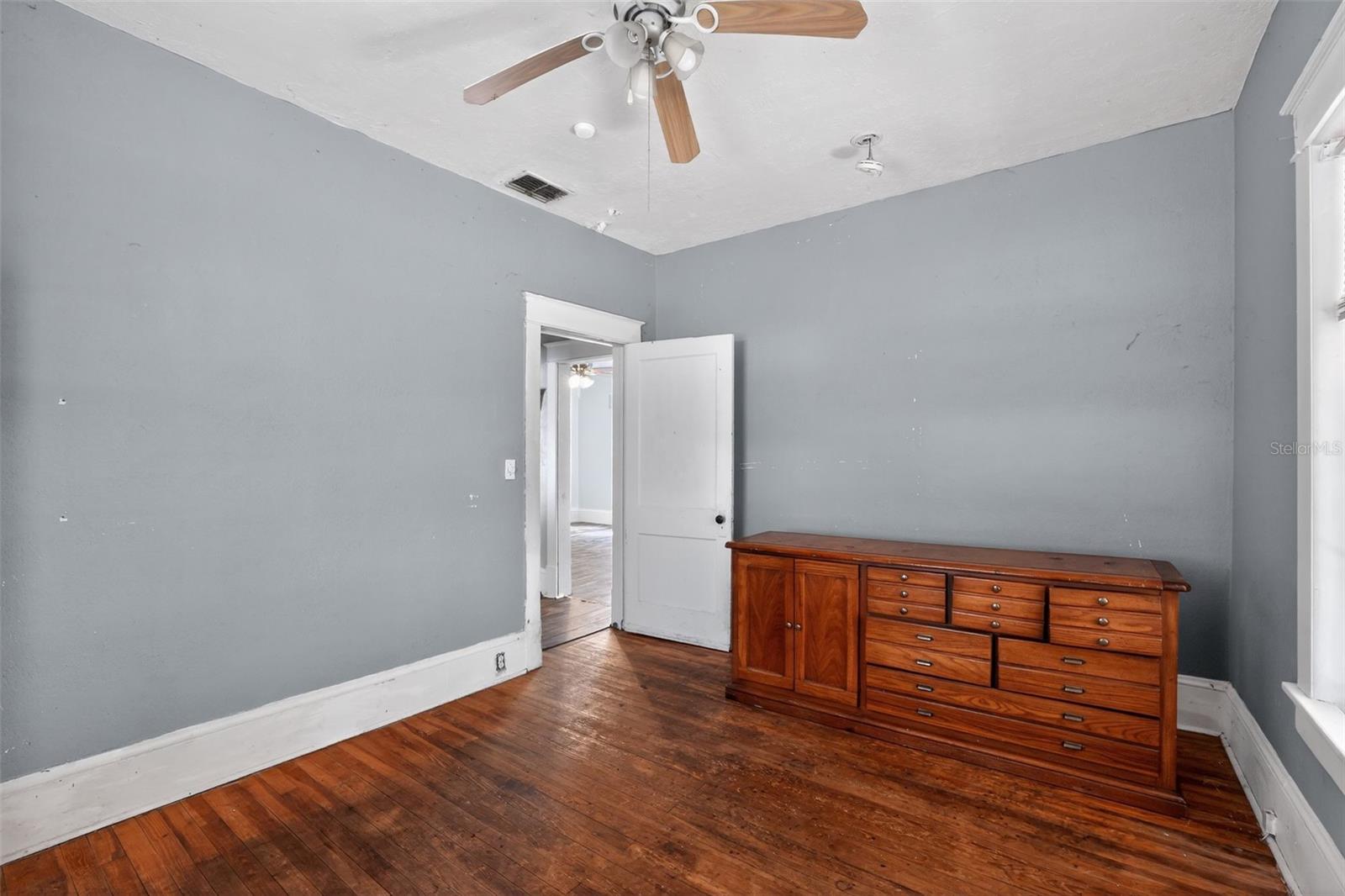 Image 18 of 30 For 118 Drew Street