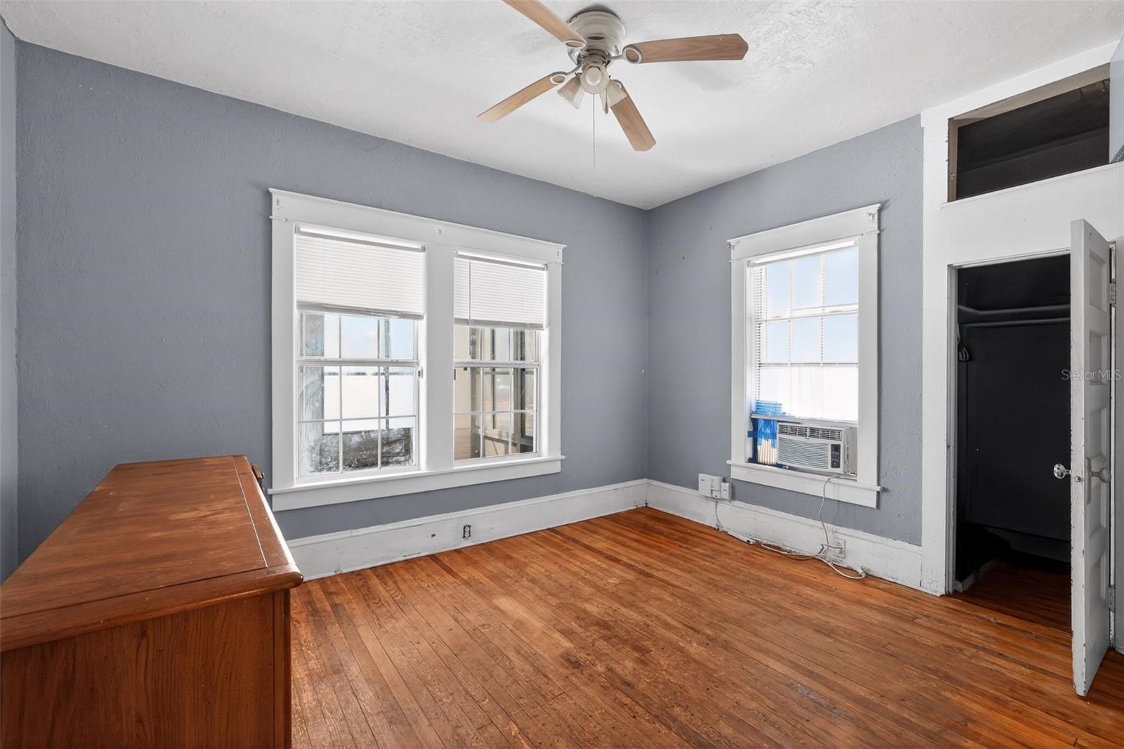 Image 20 of 30 For 118 Drew Street