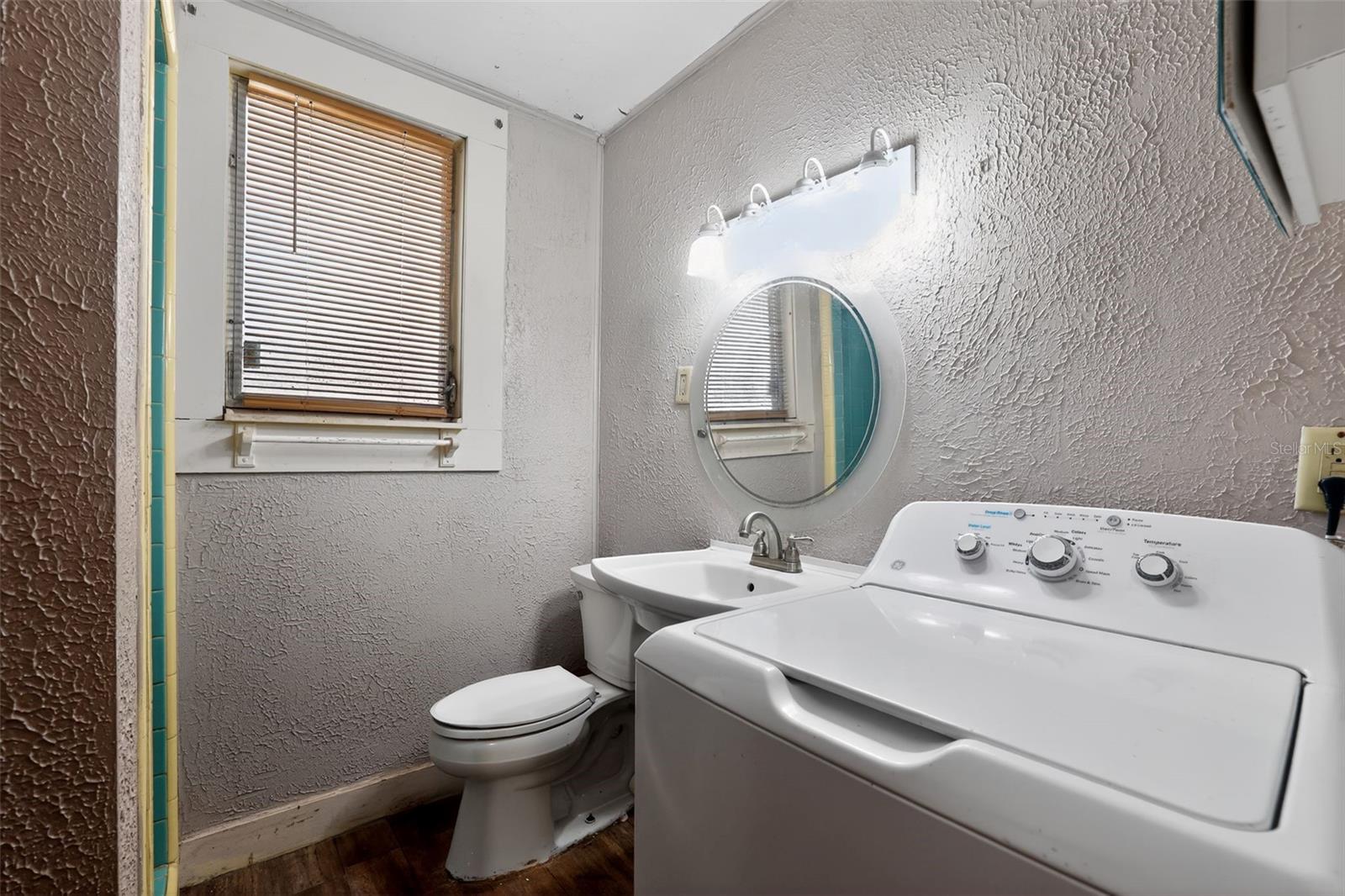 Image 22 of 30 For 118 Drew Street