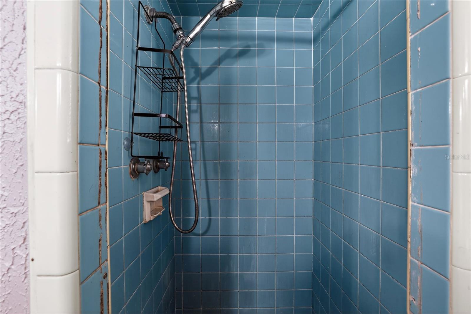 Image 23 of 30 For 118 Drew Street