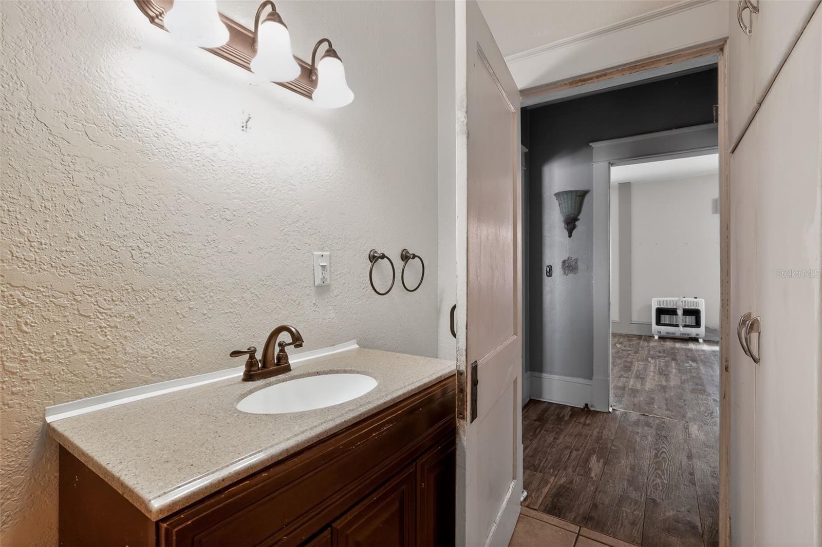 Image 24 of 30 For 118 Drew Street