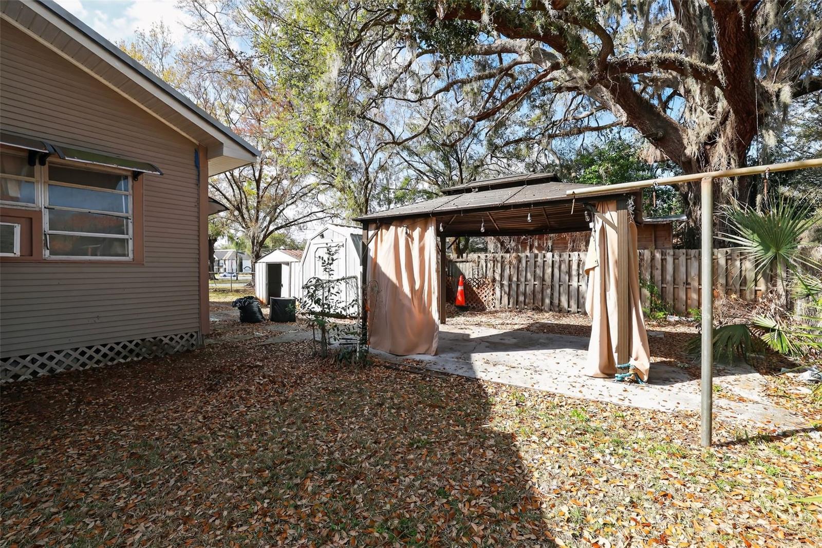 Image 27 of 30 For 118 Drew Street