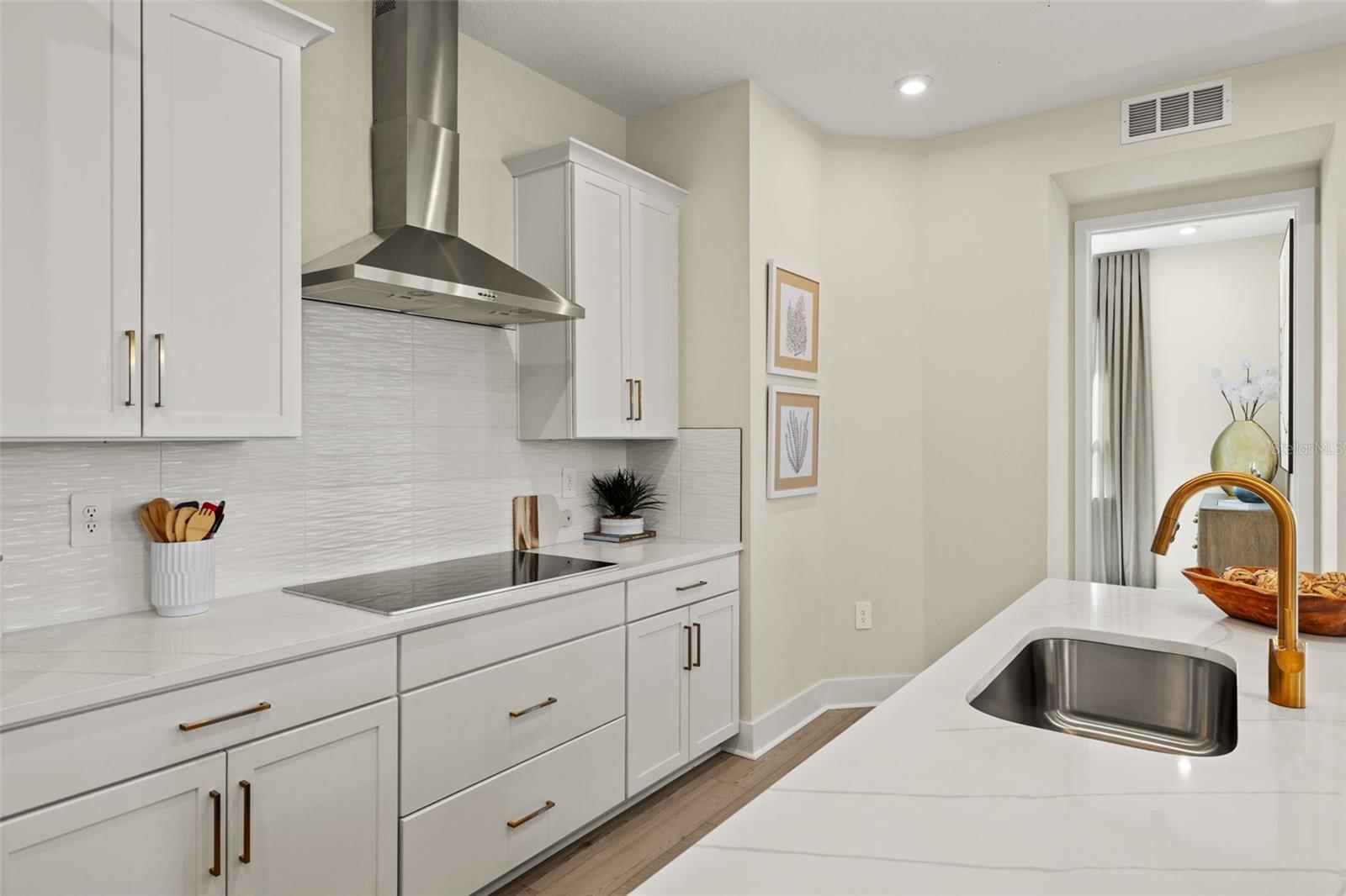 Image 14 of 34 For 12766 Jade Empress Loop 101