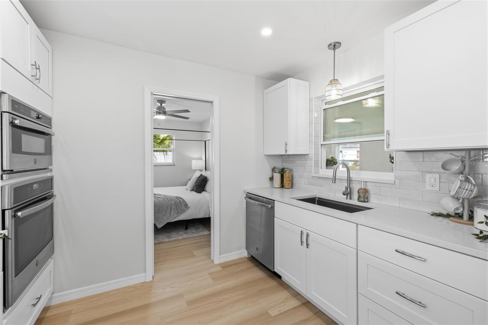 Image 10 of 33 For 1027 27th Avenue S