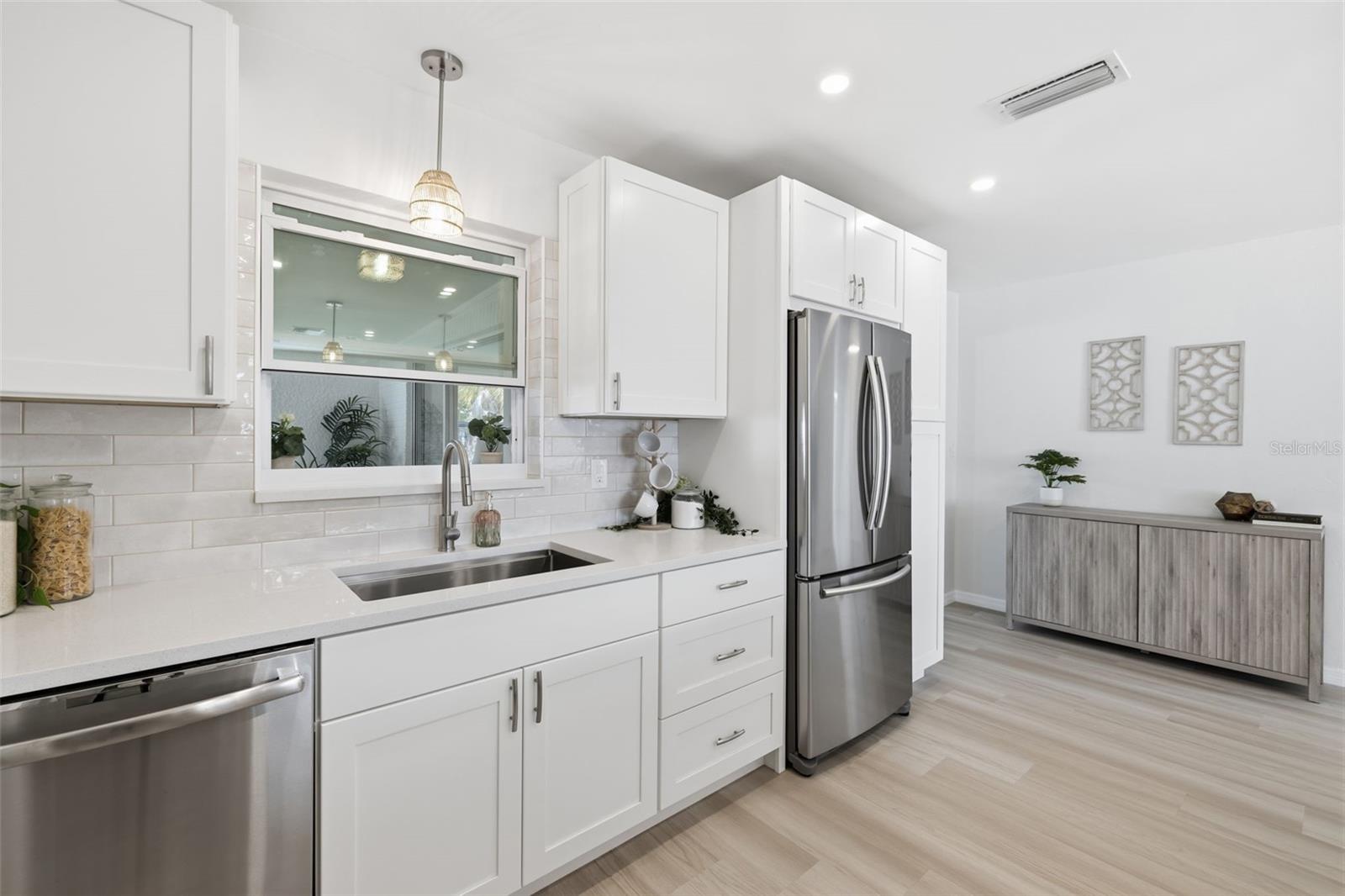 Image 12 of 33 For 1027 27th Avenue S