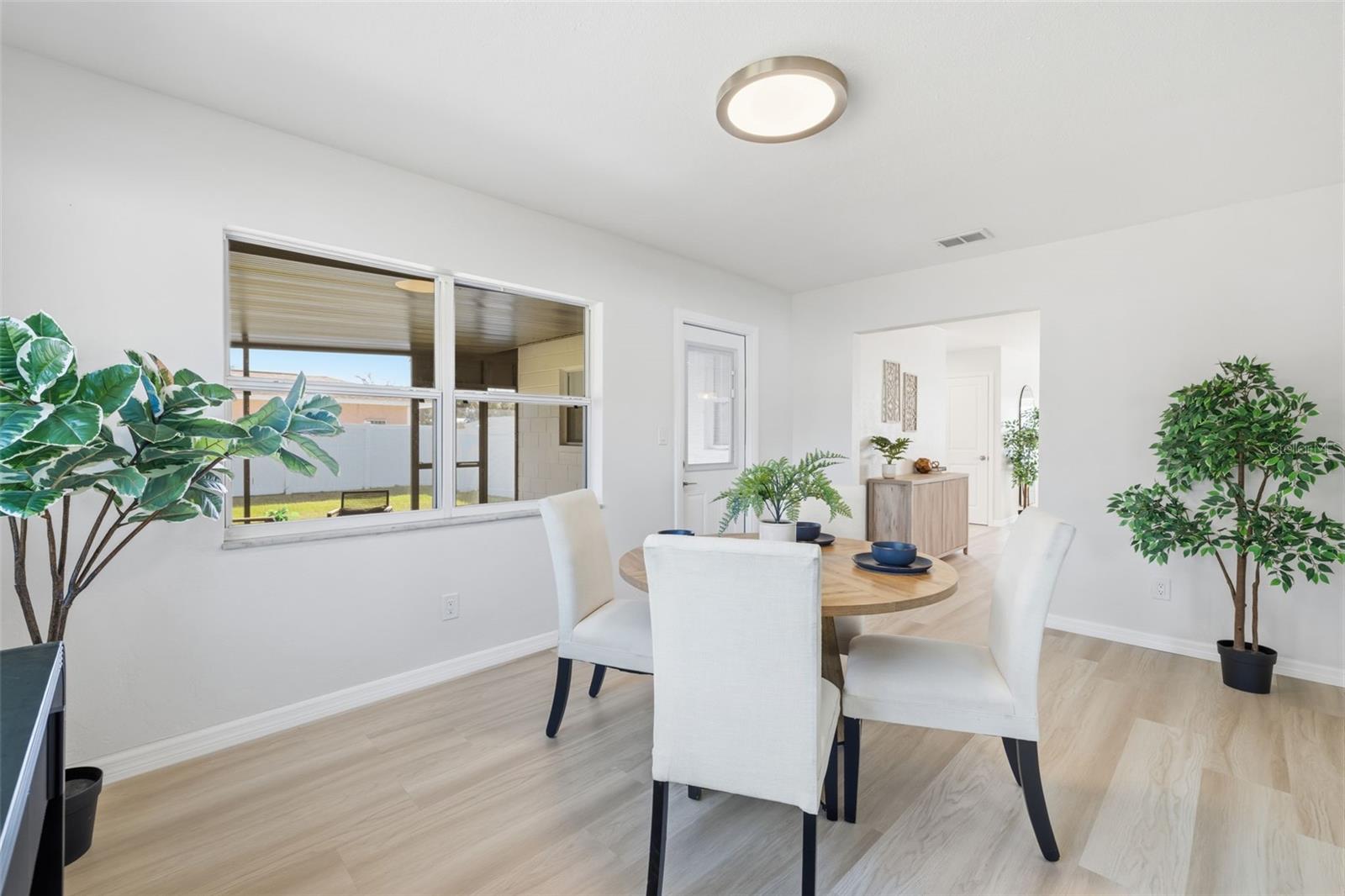 Image 15 of 33 For 1027 27th Avenue S