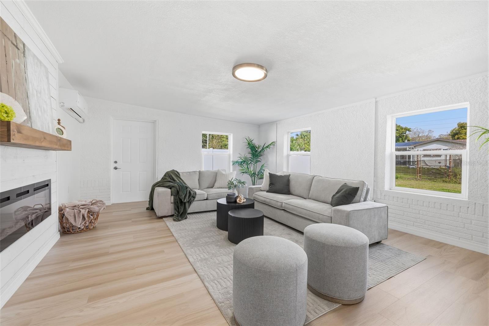 Image 17 of 33 For 1027 27th Avenue S