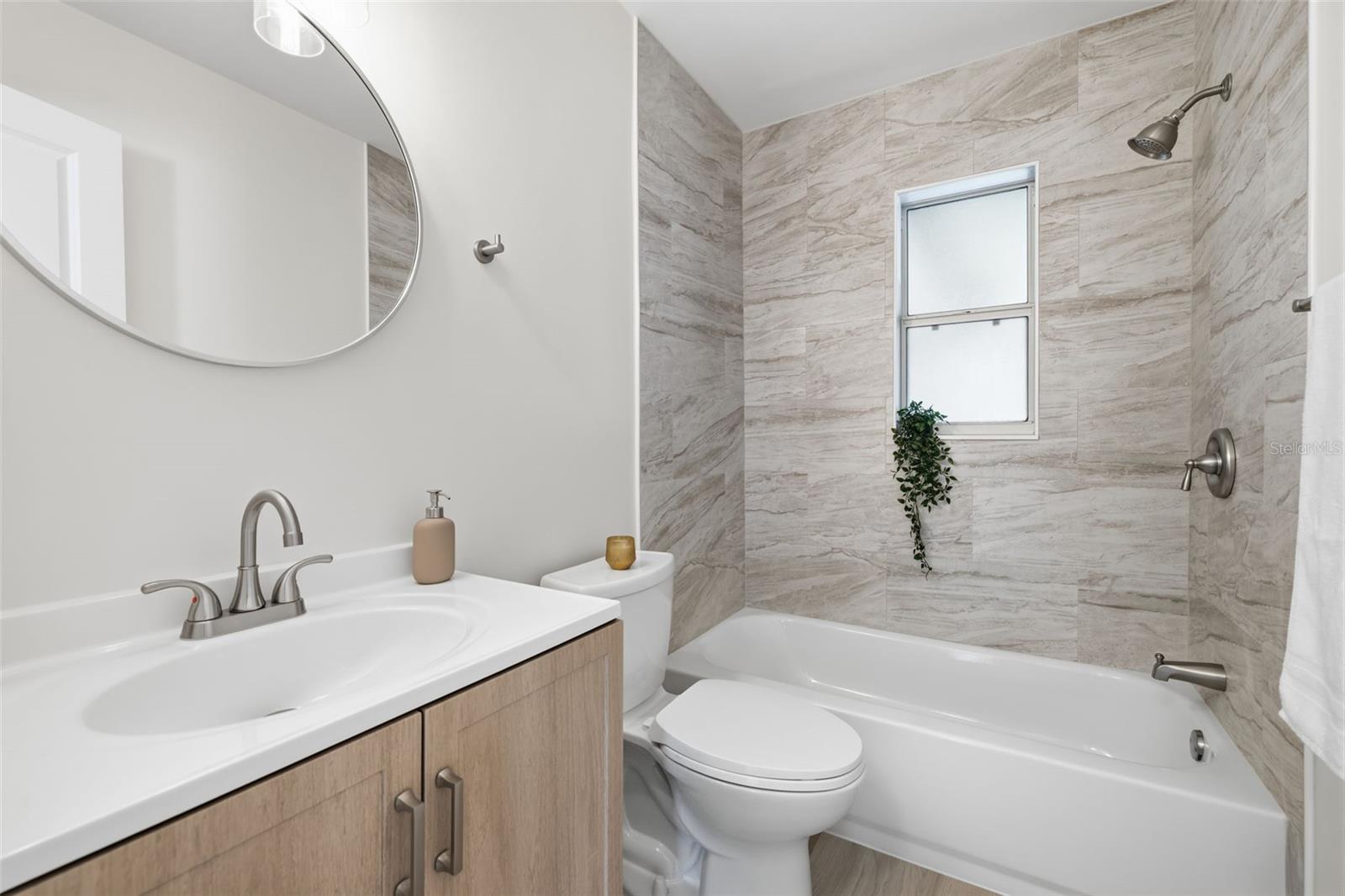 Image 21 of 33 For 1027 27th Avenue S