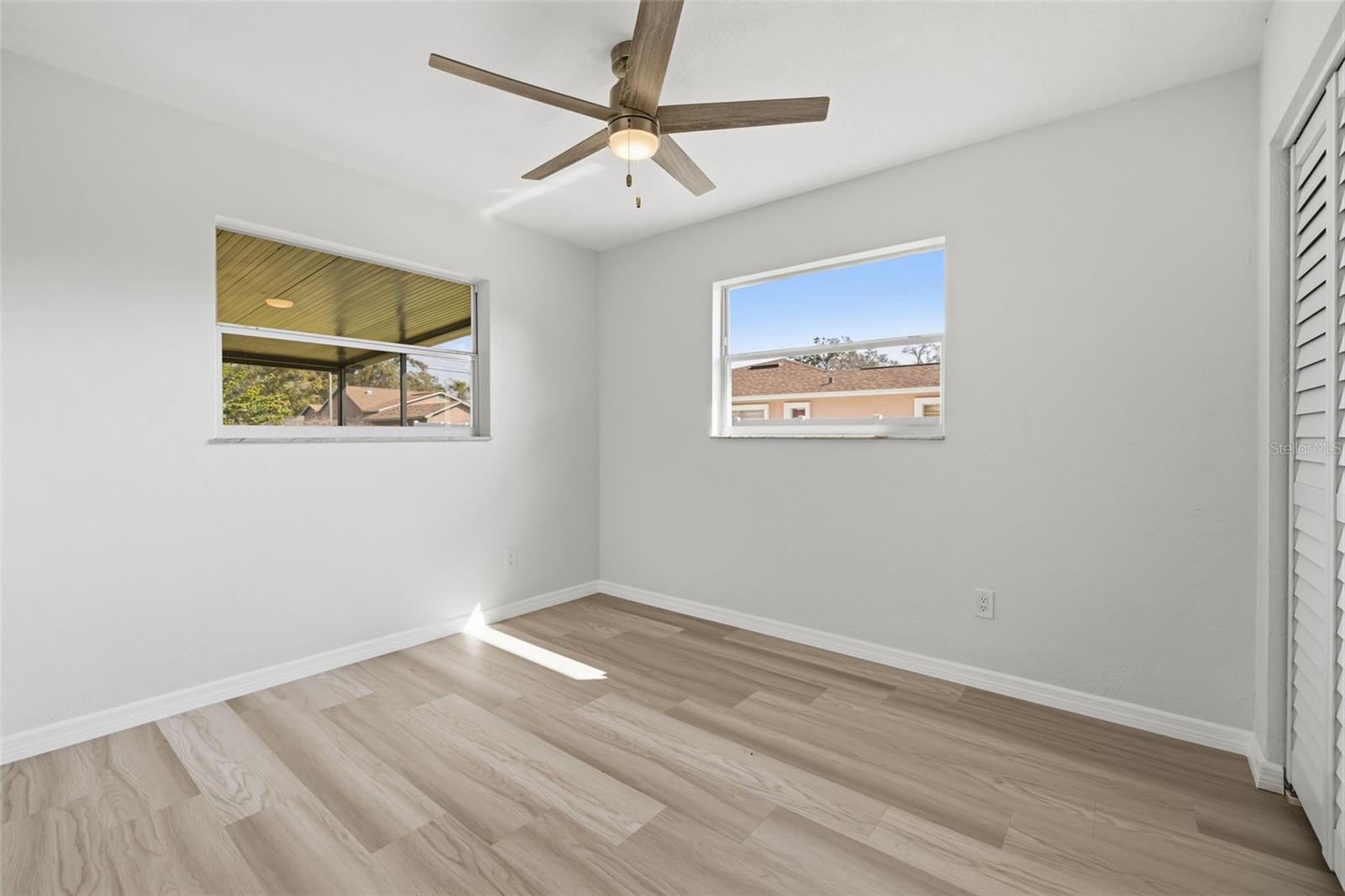 Image 22 of 33 For 1027 27th Avenue S