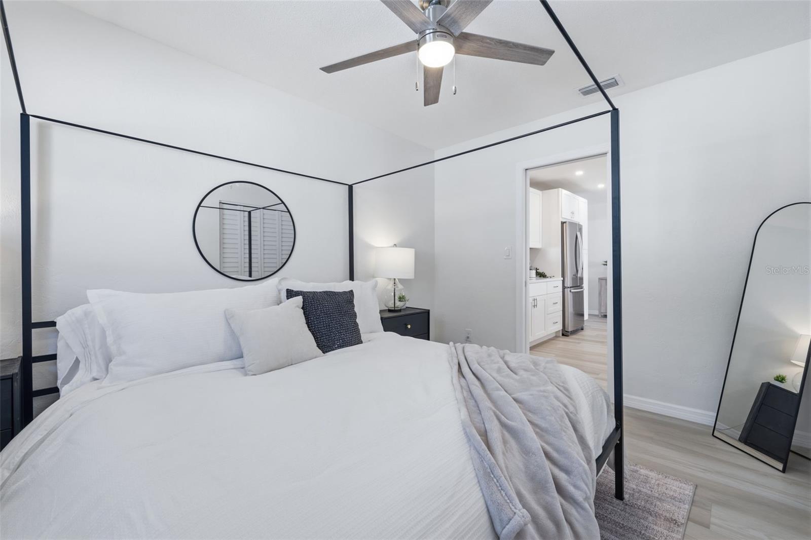 Image 23 of 33 For 1027 27th Avenue S