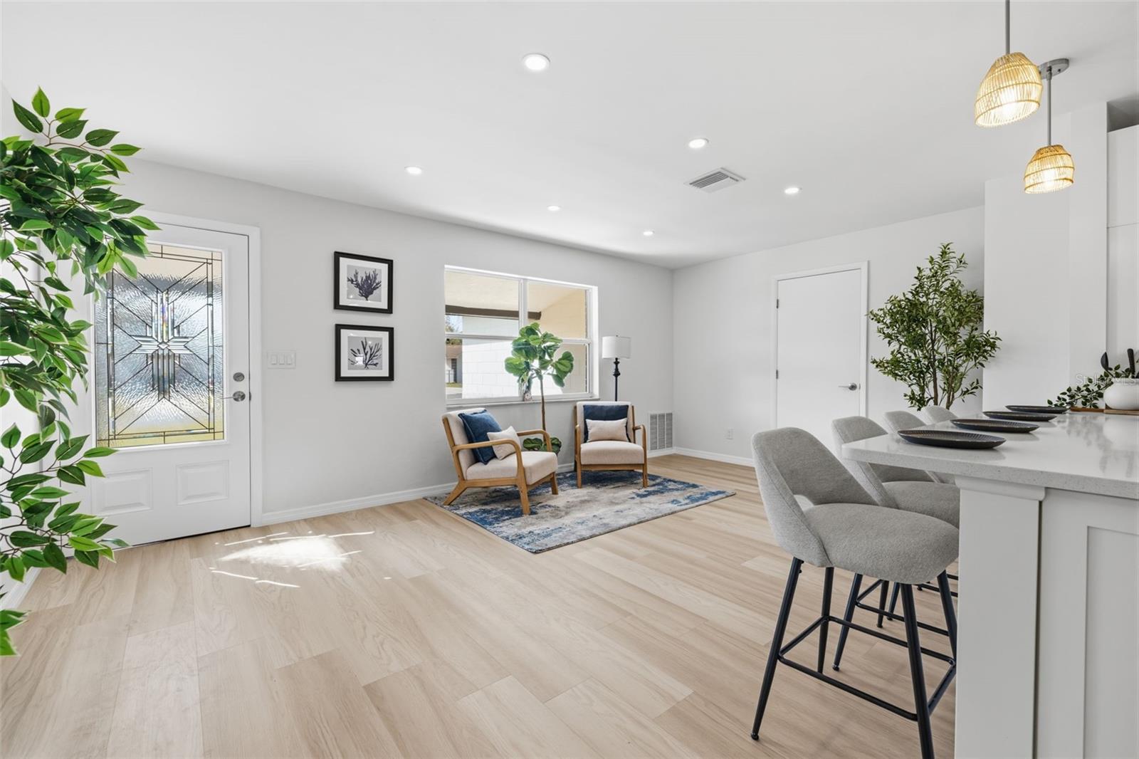 Image 6 of 33 For 1027 27th Avenue S