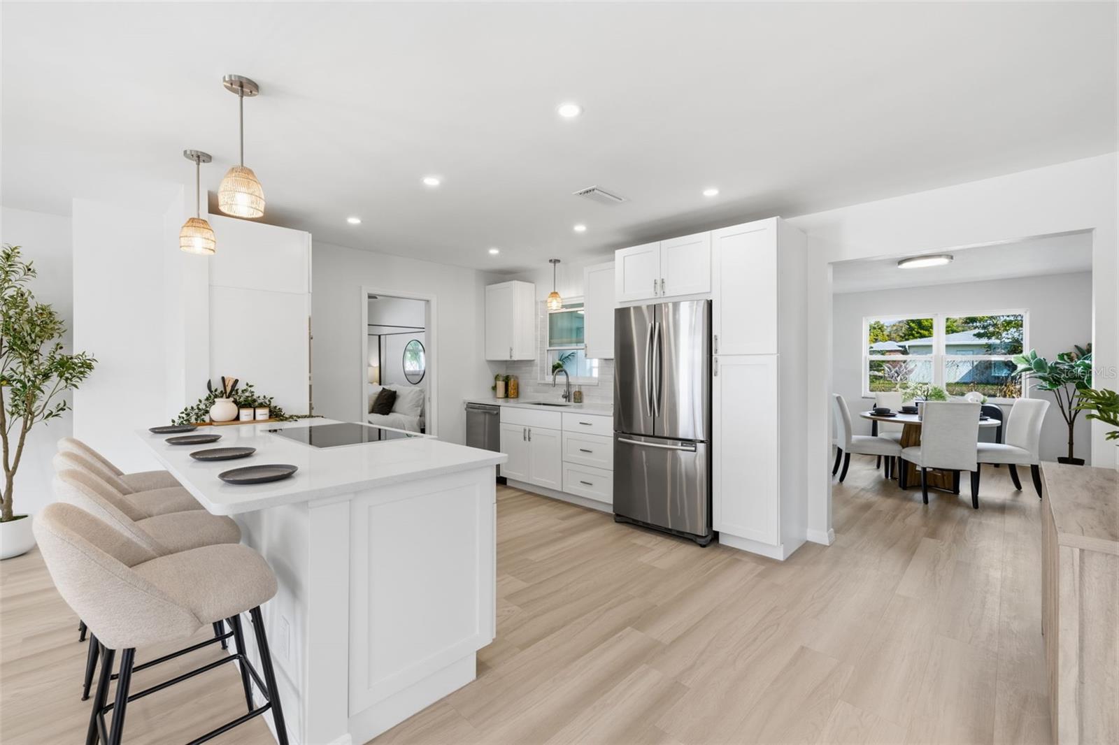 Image 7 of 33 For 1027 27th Avenue S