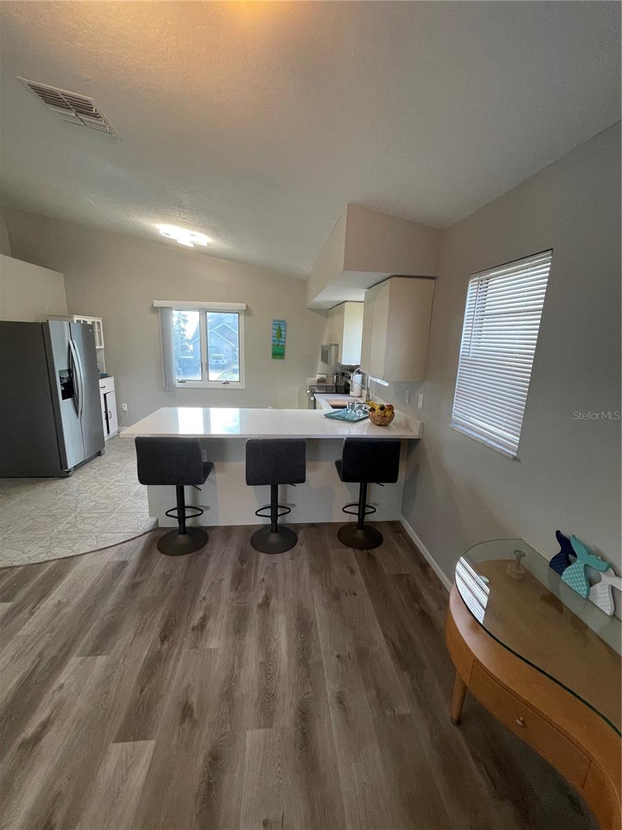 Listing photo id 16 for 606 Mayo Street